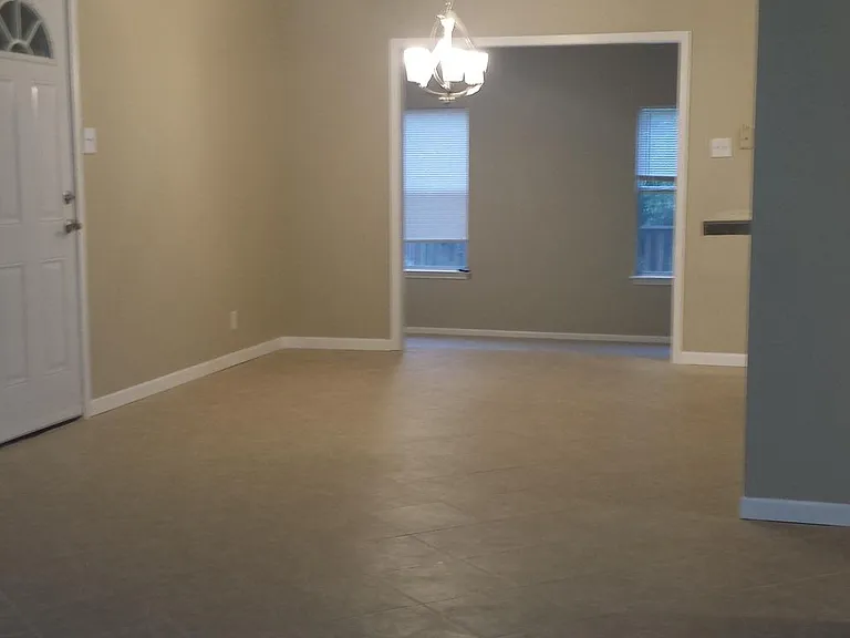 3015 Woodcliffe St — Photo 4