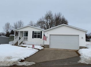 301 20 1/2 St NW, Stewartville, MN 55976