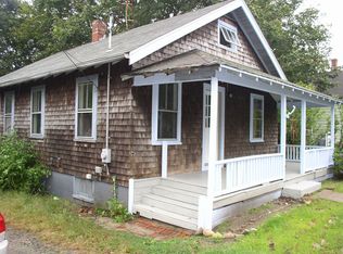 8 Wing Rd, Oak Bluffs, MA 02557