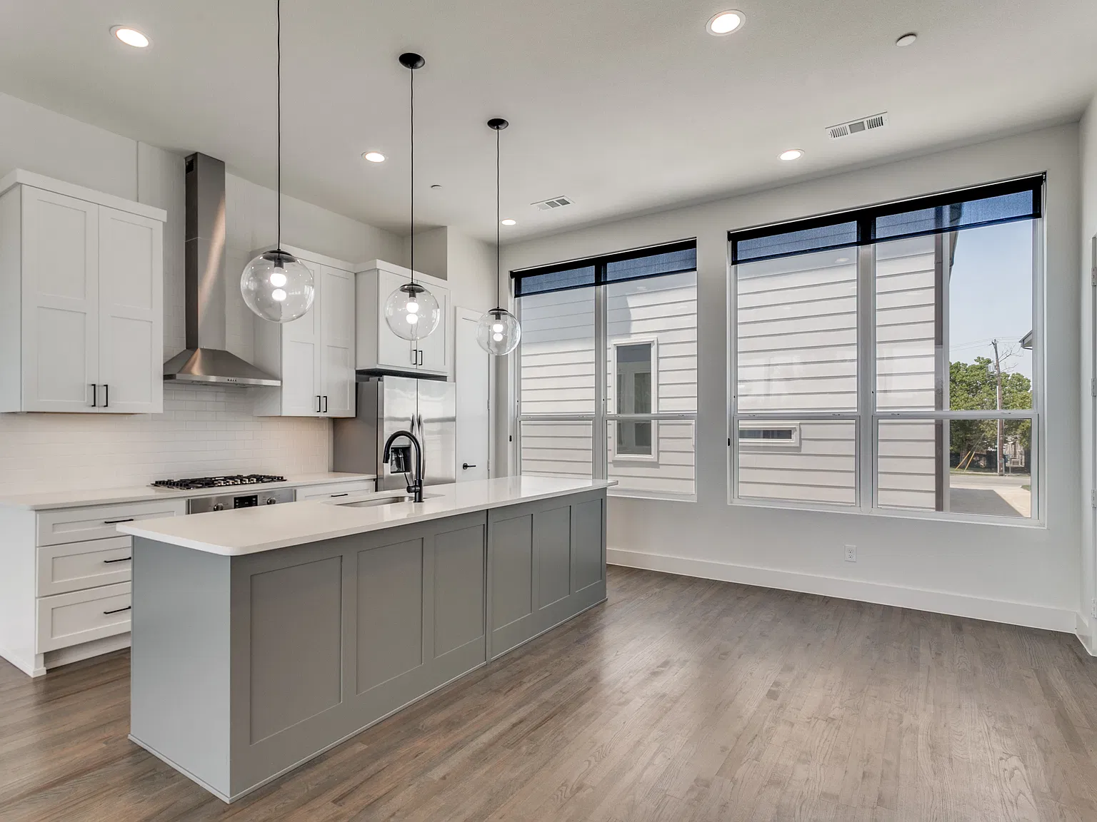 2 bed, 1458 sqft, $3,199 — Photo 3