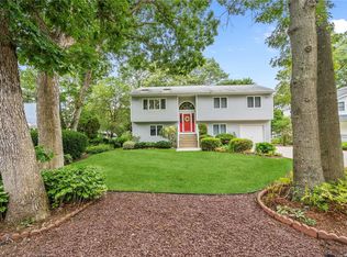 214 San Juan Dr, Hauppauge, NY 11788