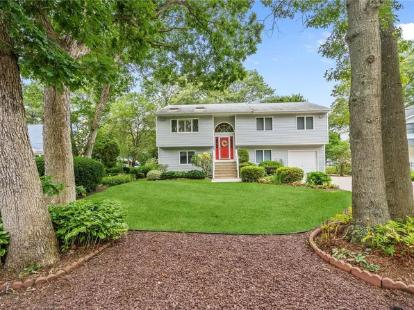 214 San Juan Drive, Hauppauge, NY 11788