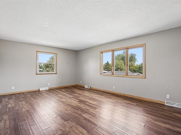 3rd image of 2750 Evelyn Dr SW