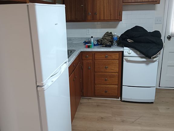 4th image of 719 N Walnut St