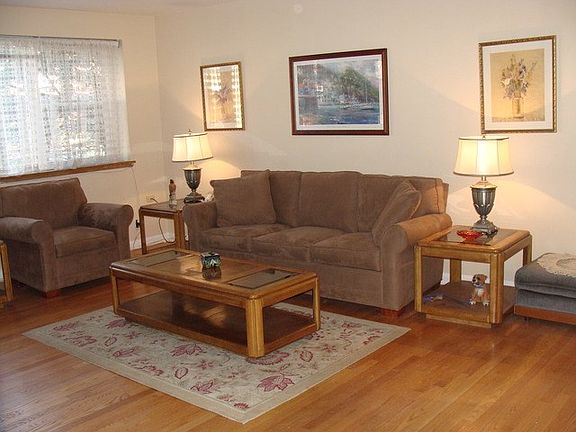 5th image of 2055 W Lunt Ave APT 102