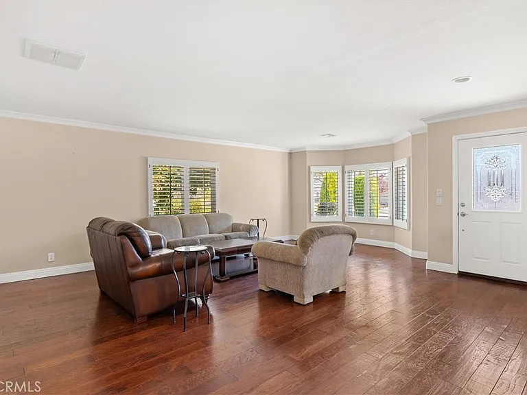5081 Howard Ave — Photo 9