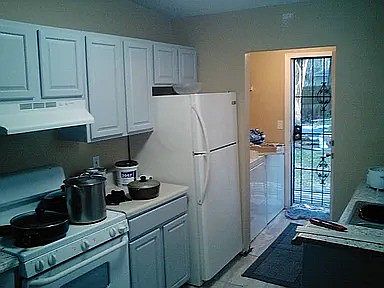 2nd image of 523 Park Dr