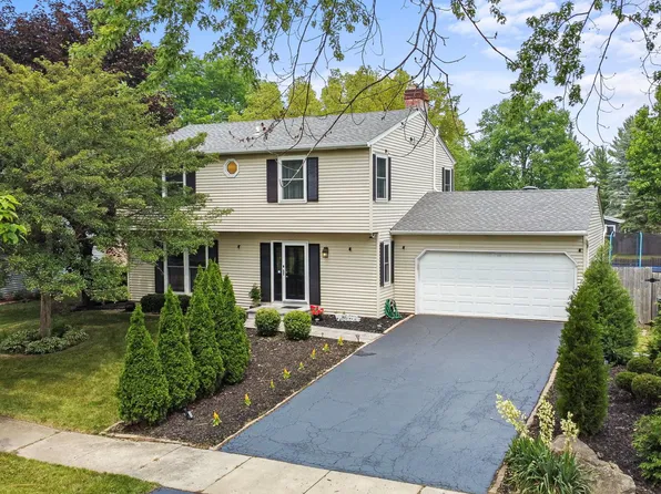 567 Carriage Hill Rd, Naperville, IL 60565