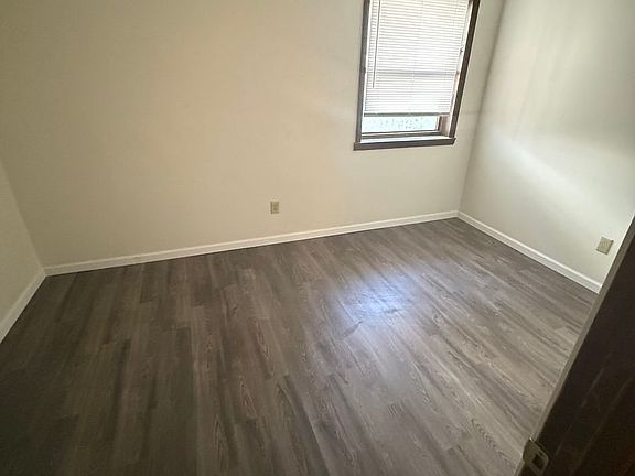 4th image of 309 W College St #1