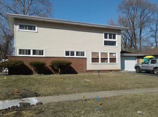 2748 Circle Dr, Markham, IL 60428