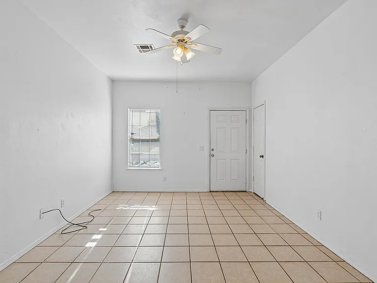 1021 Shady Creek Cir — Photo 7