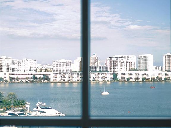 2nd image of 17111 Biscayne Blvd Unit 701