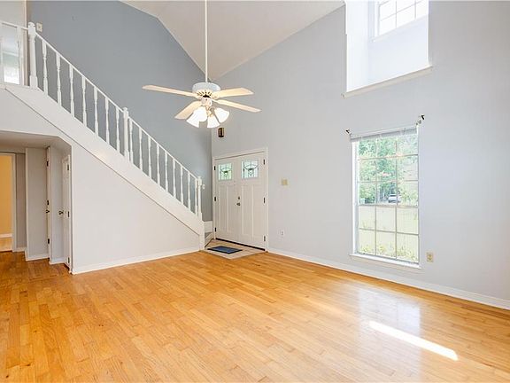 5th image of 721 Willow Oak Ln