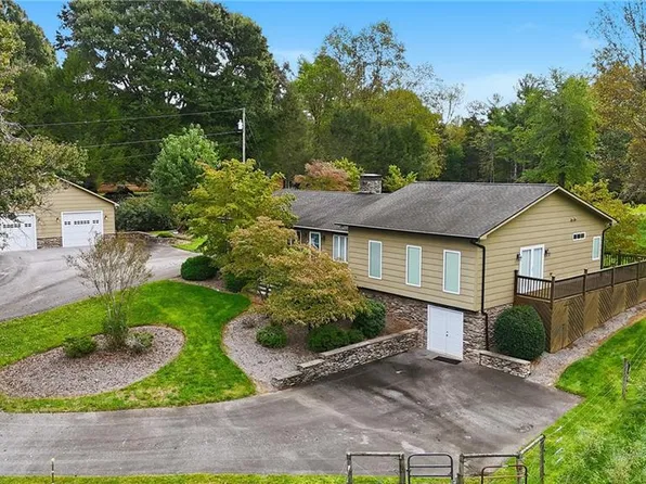 1167 New Hope Rd, Purlear, NC 28665