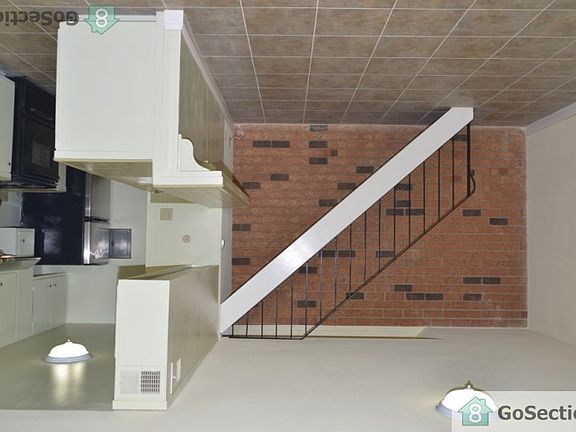 2nd image of 989 Gilchrist Dr APT 2