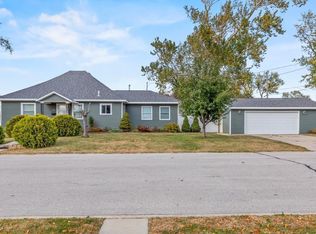 1111 28th St, Marion, IA 52302