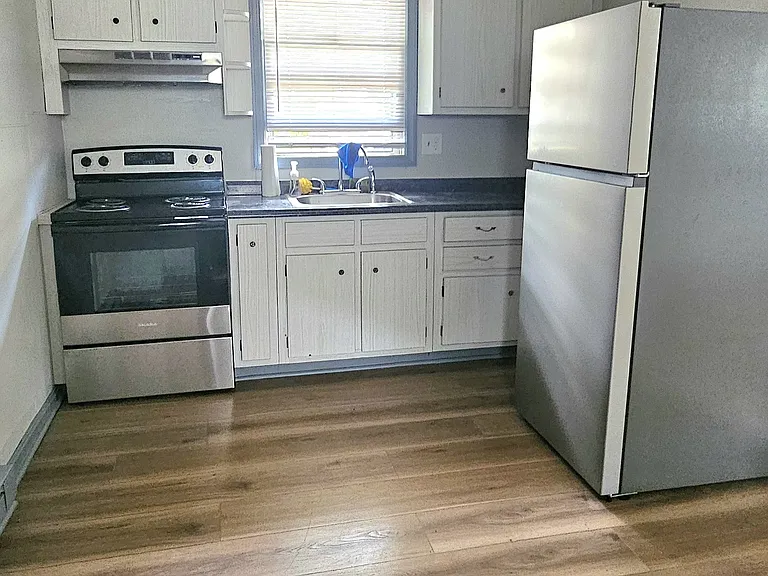 142 Bradford Ave #B — Photo 2