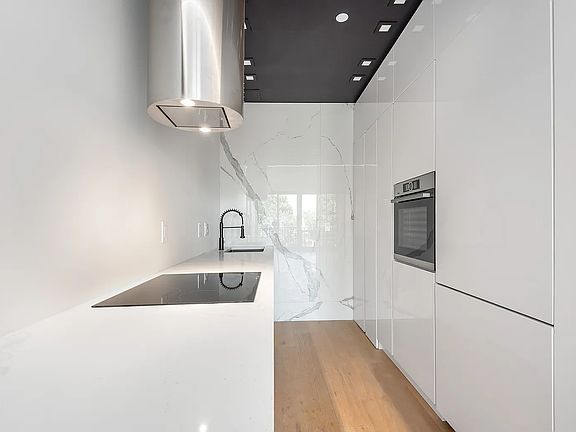 4th image of 714 Jefferson Ave #4A