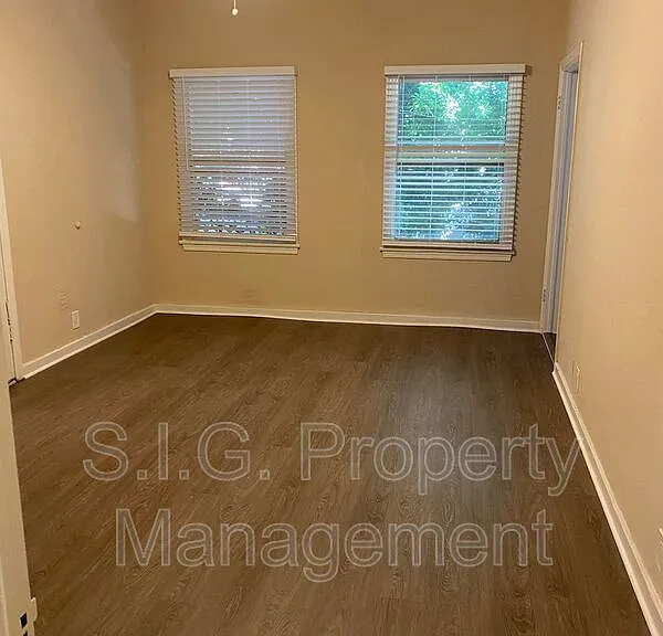 461 W Colorado St #12 — Photo 3