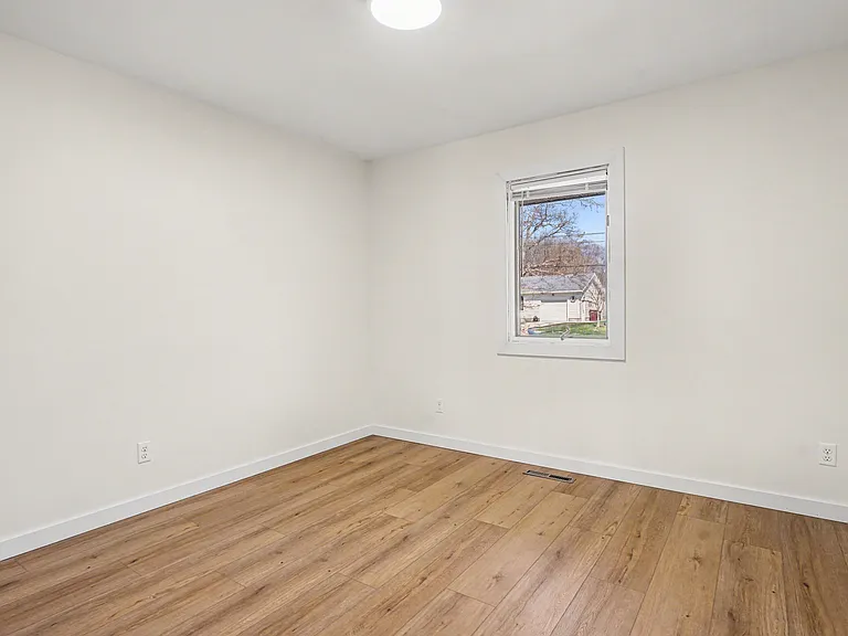 1283 N Wood St — Photo 14