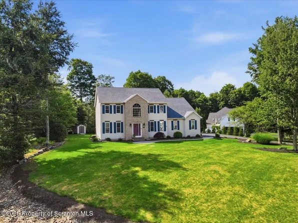26 Pinewood Dr, Gouldsboro, PA 18424