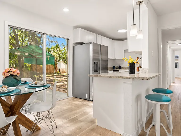5252 Santa Monica Blvd N — Photo 4