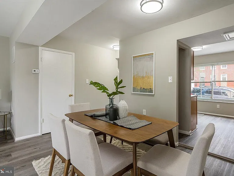 1212 Valley St — Photo 10