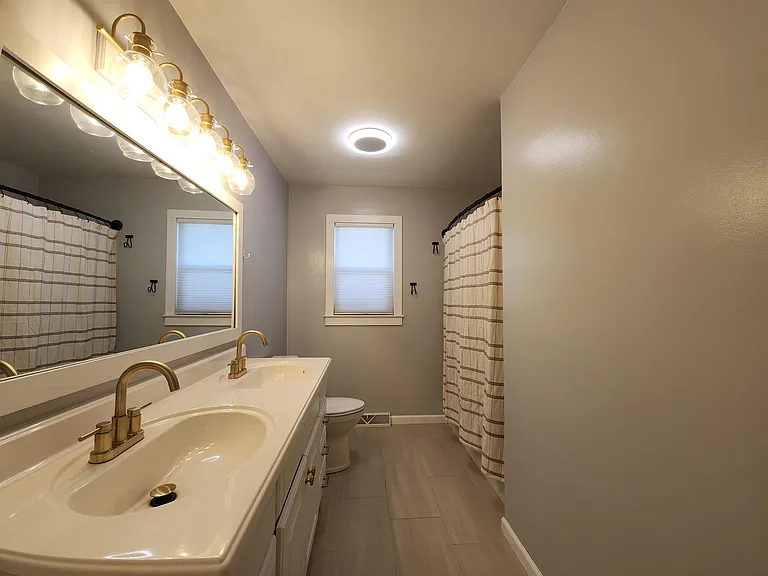 1210 W Union St — Photo 11