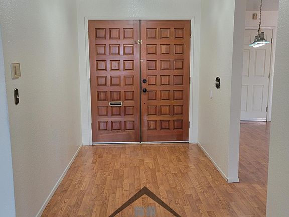 3rd image of 1407 Greenwich Dr