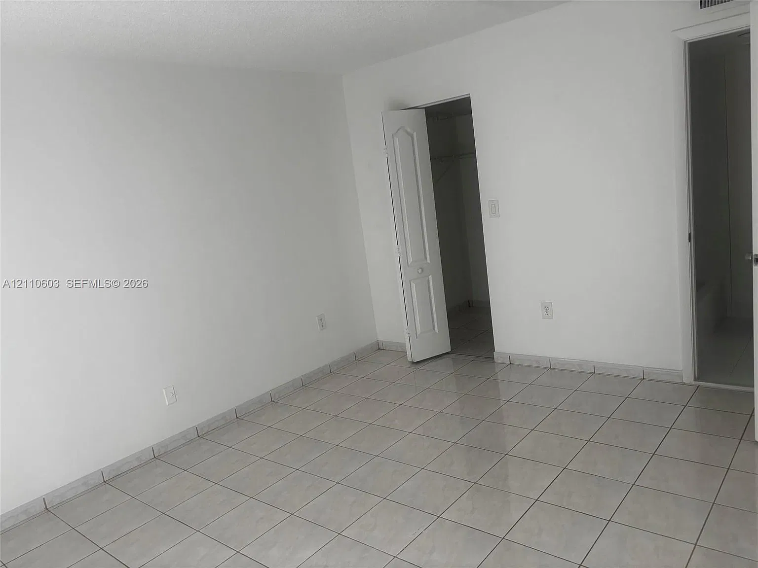 International Park Condo — Photo 4