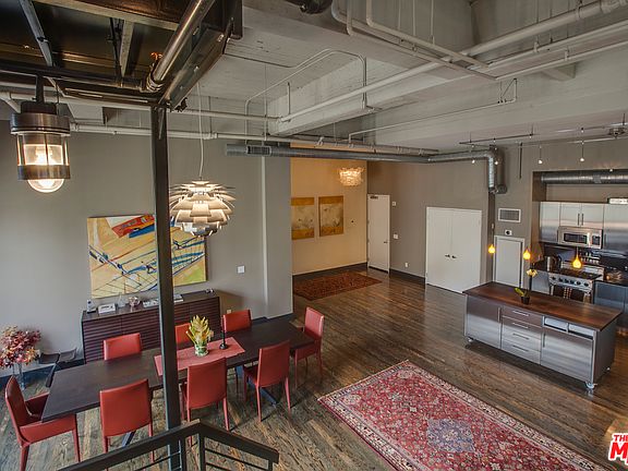 4th image of 849 South Broadway