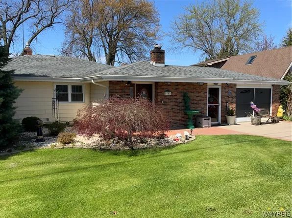 8743 Lakeview Dr, Barker, NY 14012