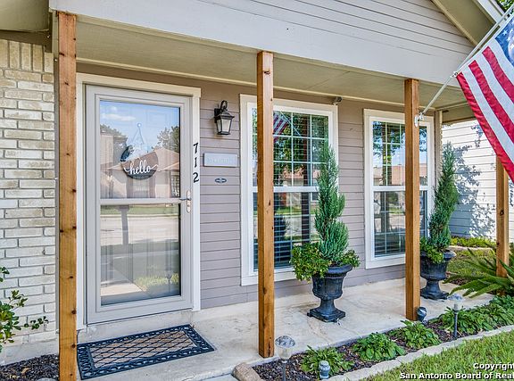 3rd image of 712 Meadow Arbor Ln