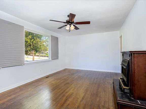 2nd image of 2923 Lakeland Dr