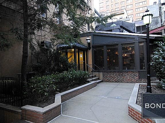 3rd image of 203 E 76th St APT 3G