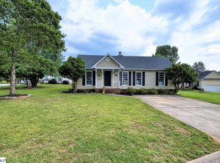 615 Oak Valley Dr, Simpsonville, SC 29681
