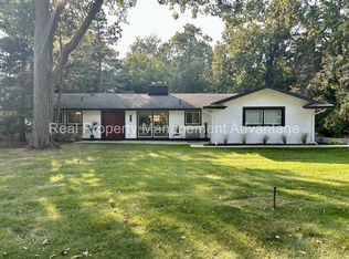 3021 Henhawk Dr, Troy, MI 48084