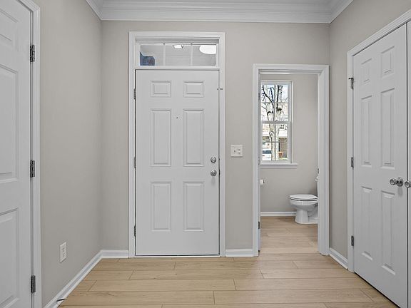 3rd image of 323 Longchamp Ln