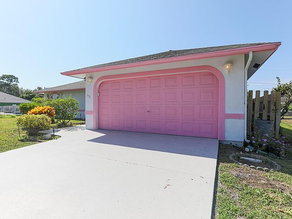 2nd image of 352 SW Duval Avenue