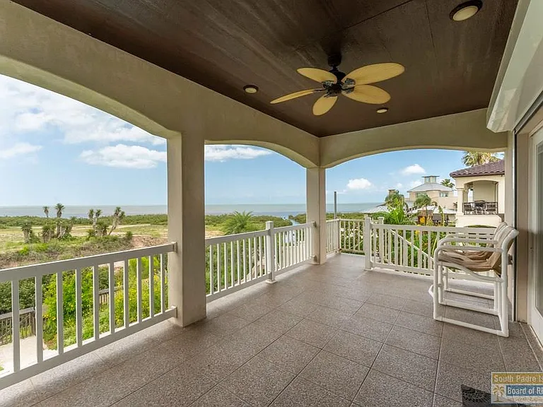 133 Oleander Dr — Photo 40