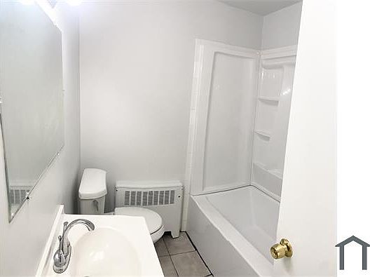 4th image of 6911 Oakland St