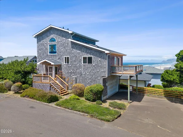 935 SW 7th St, Lincoln City, OR 97367
