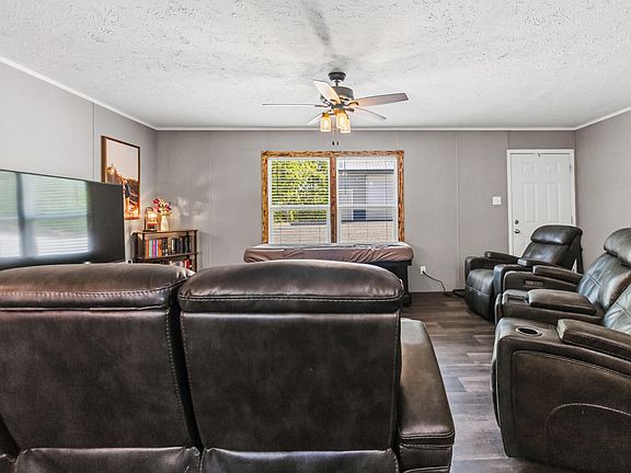 5th image of 15 Spring Valley Dr