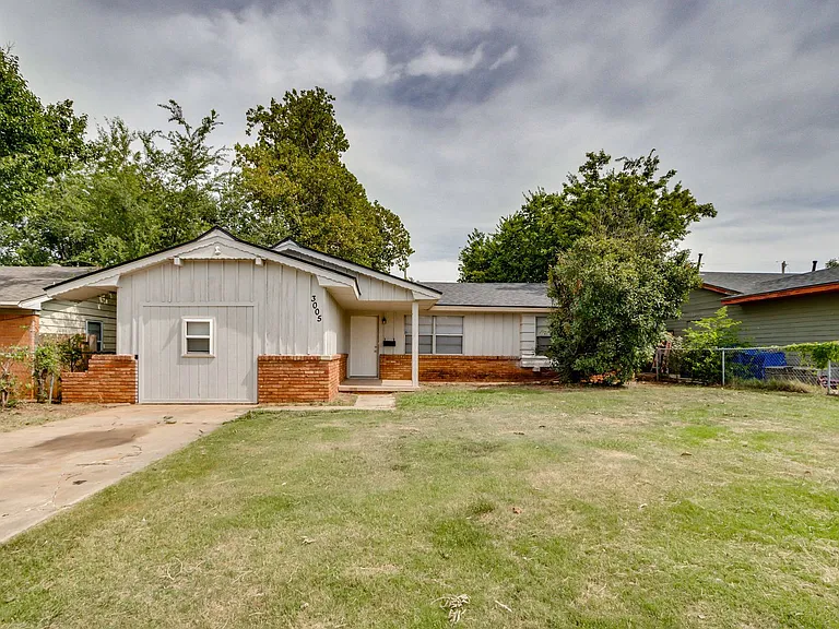 3005 SW 52nd Pl — Photo 2