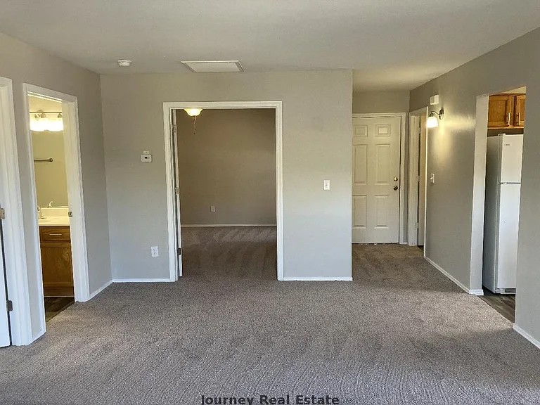 1305 Moore Pl — Photo 4