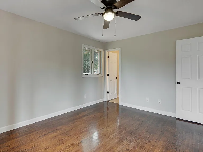 7558 Jennings Ln — Photo 15