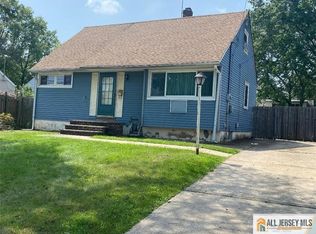 77 Plymouth Dr, Iselin, NJ 08830