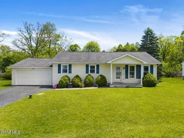 1647 Saint Francis Ln, Altoona, PA 16602