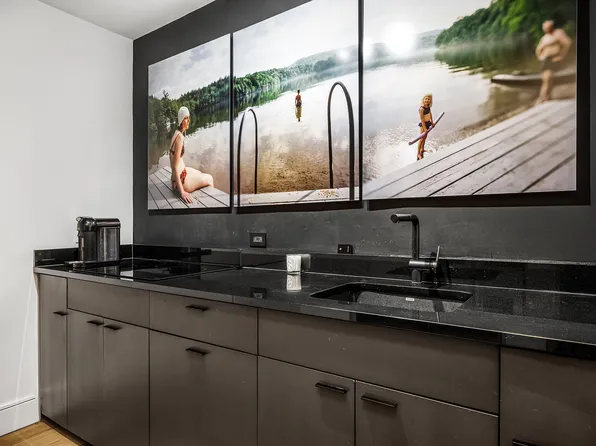 24 5th Avenue 824 image 3 of 12