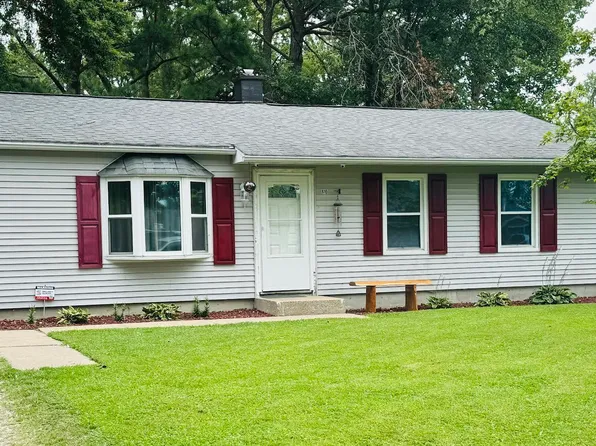 810 Tulsa Ave, Salem, IL 62881